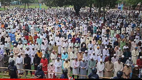 বৃষ্টিভেজা সকালে শোলাকিয়ায় ঈদের নামাজে লাখো মুসল্লির ঢল