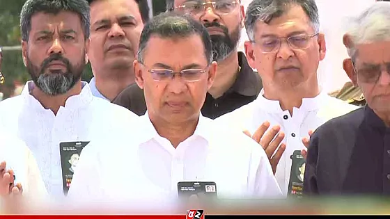 শহীদ রাষ্ট্রপতি জিয়াউর রহমানের সমাধিতে শ্রদ্ধা জানালেন তারেক রহমান
