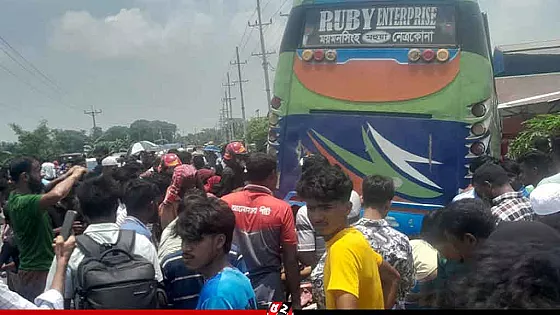 নেত্রকোনায় বাসচাপায় মা-মেয়েসহ অটোরিকশার তিন যাত্রী নিহত