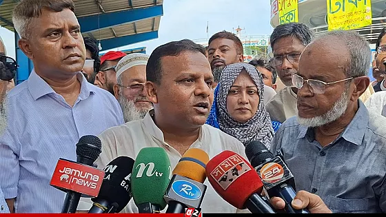 ঈদ শেষে মানুষকে কর্মস্থলে ফেরাতে সরকার সর্বোচ্চ গুরুত্ব দিয়ে কাজ করছে : নৌপরিবহন প্রতিমন্ত্রী