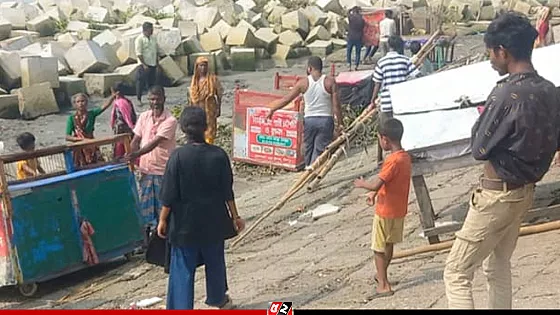 মেঘনার তীরে পর্যটকের ওপর হামলা, সকল দোকান উচ্ছেদ