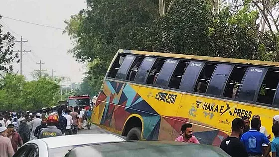 বাসচাপায় স্বামী-স্ত্রীসহ নিহত ৩
