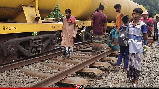 ঝিনাইদহে মালবাহী ট্রেন লাইনচ্যুত, খুলনার সঙ্গে উত্তরবঙ্গের রেলযোগাযোগ বন্ধ