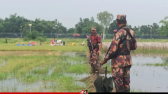 ৬০ ঘন্টা ধরে জিরো লাইনে ১০ জন, সীমান্তে বিজিবি বিএসএফ উত্তেজনা