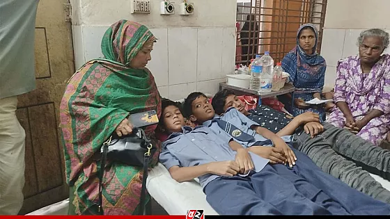 পাশের বাসায় বল যাওয়াকে কেন্দ্র করে তিন শিক্ষার্থীকে মারধর