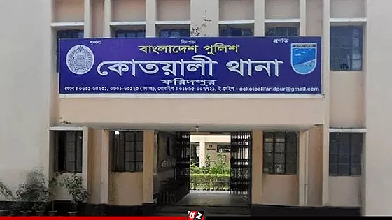 কুকুরে টানছিল নবজাতকের মরদেহ, উদ্ধার করল পুলিশ