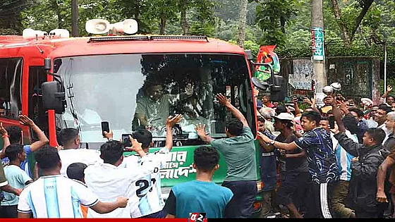 সিলেট পৌঁছে সড়কপথে মৌলভীবাজারের উদ্দেশে প্রধানমন্ত্রী