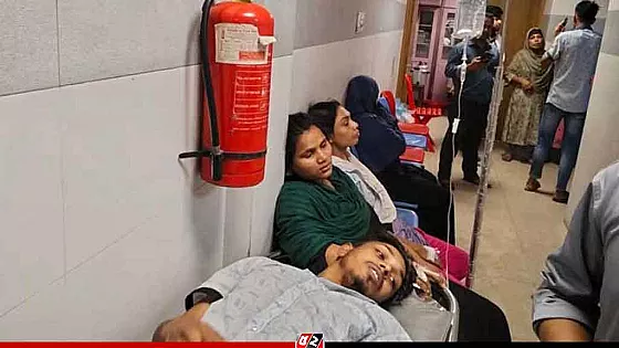 গাজীপুরে পোশাক কারখানায় পানি পান করে অসুস্থ শতাধিক শ্রমিক