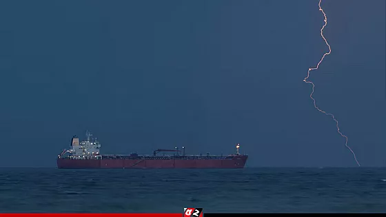 ফের হরমুজ প্রণালি বন্ধের ঘোষণা, নৌযান চলাচলের সতর্কতা জারি