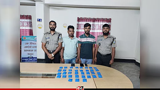 মোটরসাইকেলের ভেতর ৭হাজার ইয়াবা পাচার,  দুই যুবক আটক