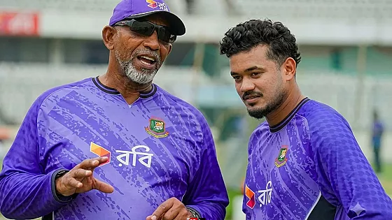 জাতীয় দলের জার্সিতে তাসকিনের থেকে এখনও অনেক কিছু পাওয়ার বাকি: সিমন্স
