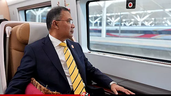 দালিয়ান থেকে বুলেট ট্রেনে বেইজিংয়ের পথে প্রধানমন্ত্রী