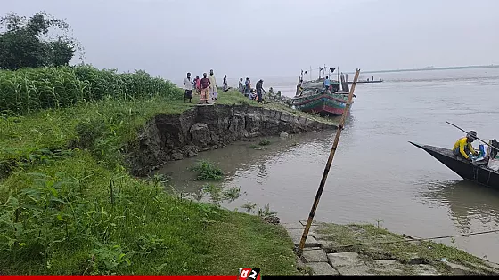 বাড়ছে যমুনার পানি,৩০ মিটার বাঁধ নদীগর্ভে