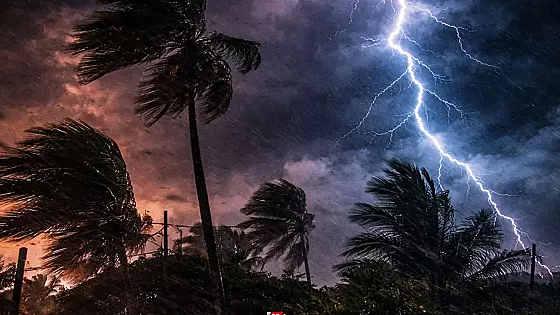 সন্ধ্যার মধ্যে দেশের ১২ অঞ্চলে ঝড়ের আভাস, নদী বন্দরে সতর্ক সংকেত