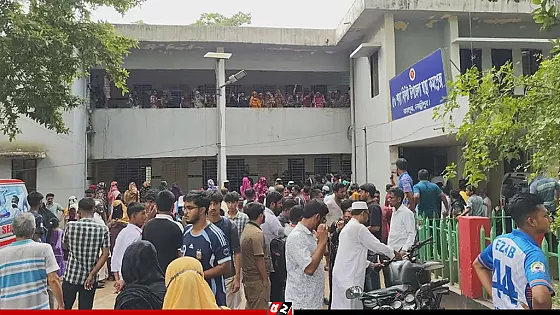 বাসায় ঢুকে মা ও দুই মেয়েকে কুপিয়ে হত্যা, যুবককে গণপিটুনি