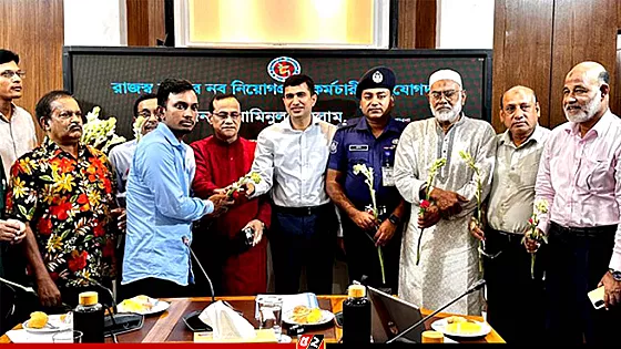 জেলা প্রশাসনের অফিস সহায়ক পদে ইঞ্জিনিয়ার, এমবিএ ও মাস্টার্স ডিগ্রিধারী