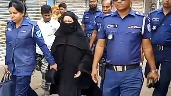 স্বামীর ড্রাইভারকে প্রেম করে বিয়ে, পরে গলা কেটে হত্যা     