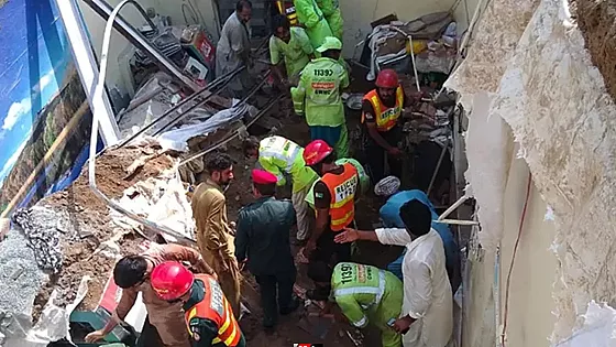 পাকিস্তানে কোচিং সেন্টারের ছাদ ধসে ১৪ শিশুর মৃত্যু
