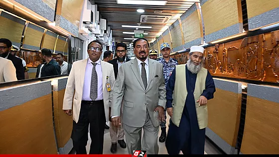 খামেনির জানাজায় অংশ নিতে ইরানের পথে স্পীকার