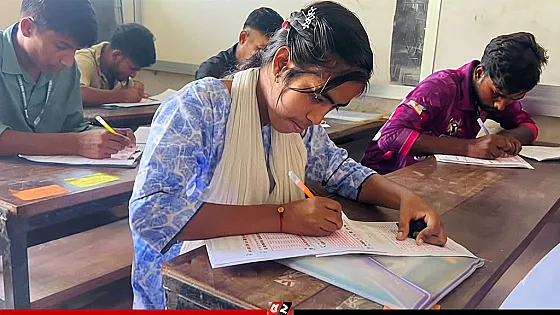শারীরিক প্রতিবন্ধকতাকে জয় করে এইচএসসি পরীক্ষায় অনামিকা