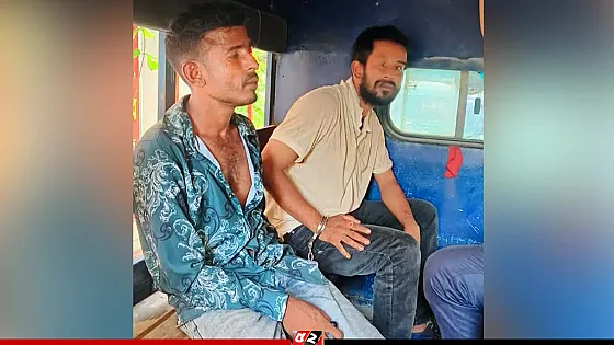 স্বর্ণের চেইন চুরির অভিযোগে দুই পুলিশ সদস্যকে গণপিটুনী
