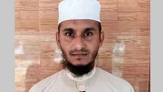 ছাত্রীকে নিয়ে পালিয়েছেন মাদ্রাসা শিক্ষক 
