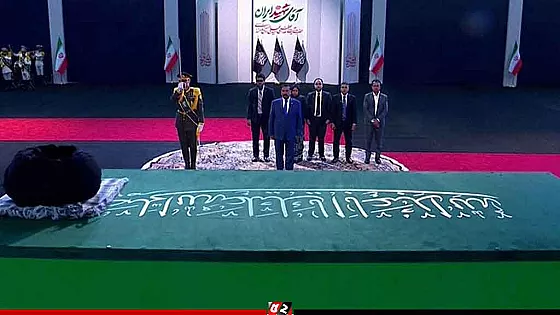 বাংলাদেশ প্রতিনিধিদলের সামনে কোরআনের যে ৩টি আয়াত তিলাওয়াত করেছে ইরান