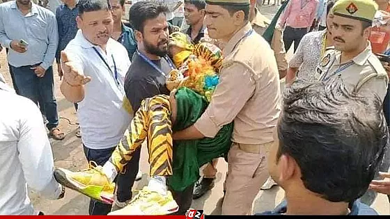 ভারতীয় সমর্থকদের বিরুদ্ধে 'টাইগার রবি'কে হেনস্থার অভিযোগ