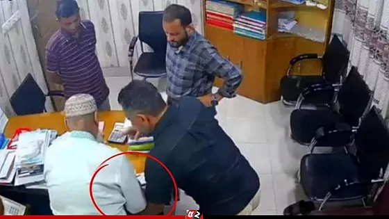 অণ্ডকোষ চেপে চেক-স্ট্যাম্পে স্বাক্ষর নেওয়া লিটু গ্রেপ্তার