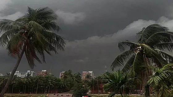 দুপুরের মধ্যে দেশের ১৭ জেলায় ঝড়ের আভাস, নদীবন্দরে সতর্ক সংকেত