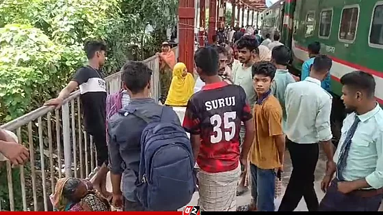  ট্রেনের ছাদ থেকে কিশোরের মরদেহ উদ্ধার