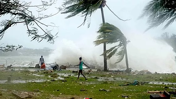 দুপুরের মধ্যে ঢাকাসহ দেশের ২০ জেলায় ঝড়ের আভাস,নদীবন্দরে সতর্ক সংকেত