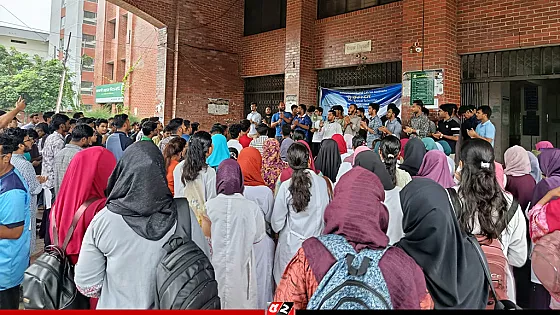 চার দফা দাবিতে অনড় শেকৃবি শিক্ষার্থীরা