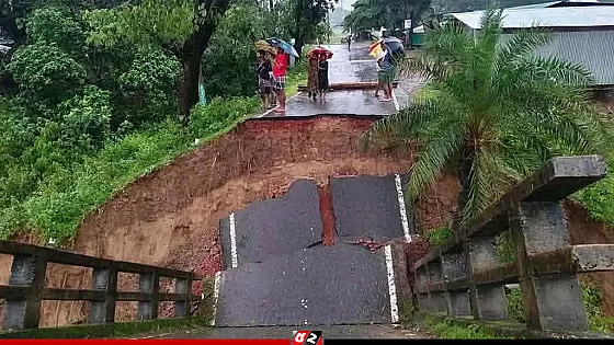 সেতু ধসে বান্দরবান-রাঙ্গামাটি সড়ক যোগাযোগ বিচ্ছিন্ন