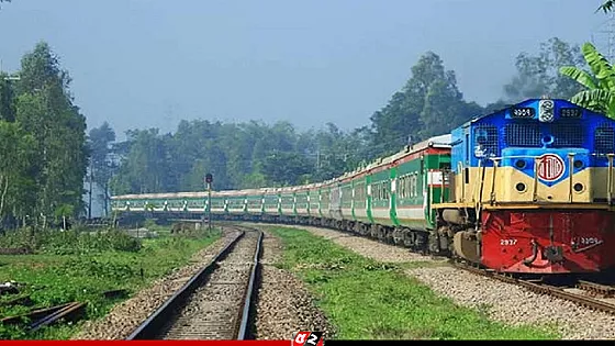 ৫ দিন পর চট্টগ্রাম-কক্সবাজার রুটে ট্রেন চলাচল শুরু