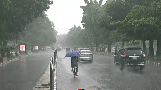 রাজধানীতে ২৪ ঘণ্টায় ৯৭ মিলিমিটার বৃষ্টিপাত, দুপুরের মধ্যে ঝড়ের আভাস
