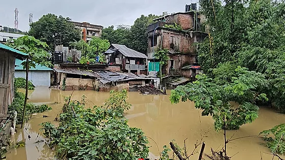 বান্দরবানে বন্যার পানি কমলেও দুর্ভোগে বাসিন্দারা  