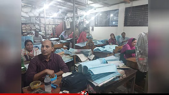 ছাদ চুঁইয়ে বৃষ্টির পানি, নষ্টের মুখে সরকারি দলিল