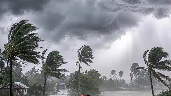 দুপুরের মধ্যে দেশের ১৯ জেলায় ঝড়ের আভাস,নদীবন্দরে সতর্ক সংকেত    