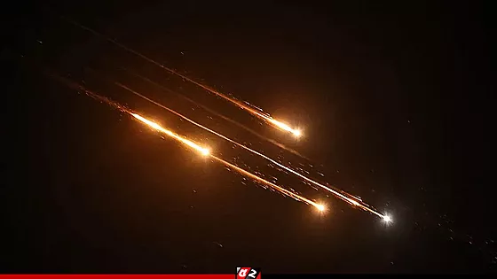 টানা তৃতীয় রাতেও ইরানে মার্কিন হামলা, পাল্টা জবাব তেহরানের