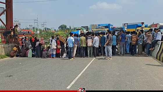 শিক্ষামন্ত্রীর পদত্যাগ দাবিতে ঢাকা-টাঙ্গাইল মহাসড়ক অবরোধ