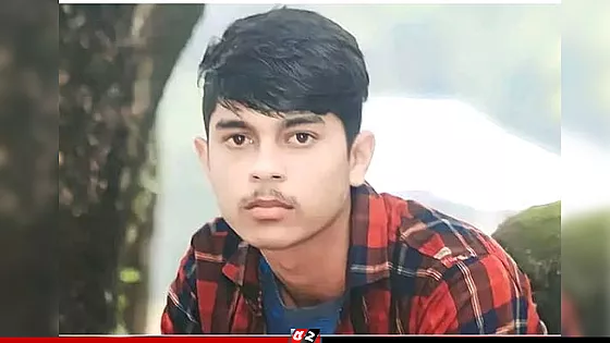 চলন্ত ট্রেন থেকে পড়ে পোশাক শ্রমিক নিহত