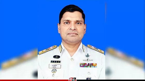 নৌবাহিনী প্রধান হলেন রিয়ার এডমিরাল খোন্দকার মিসবাহ উল আজীম