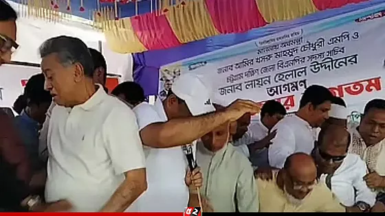 বিএনপির নেতা-কর্মীদের ভিড়ে ভেঙে পড়ল মঞ্চ মঞ্চ 