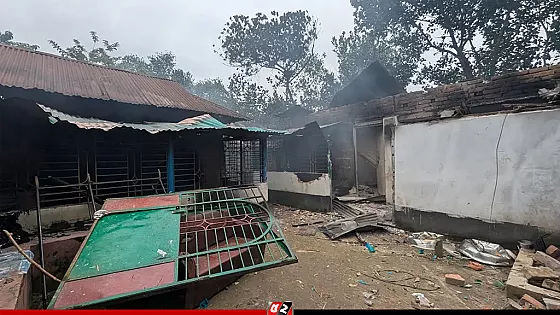 মাদক ব্যবসায়ী মা-ছেলেকে পুলিশে দিয়ে, বাড়িতে আগুন দিলো জনতা