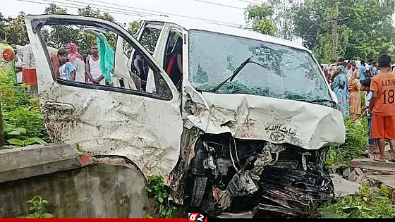 নতুন বউ নিয়ে ফেরার পথে মাইক্রোবাস দুর্ঘটনা, শিশুসহ প্রাণ গেল ২ জনের