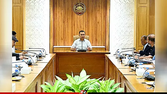 রাজধানীতে আরও ৫০ জায়গায় স্বয়ংক্রিয় ট্রাফিক বাতি চালুর নির্দেশ প্রধানমন্ত্রীর