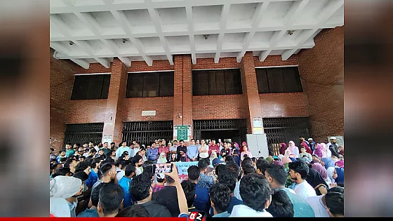 আল্টিমেটাম দিয়ে আন্দোলন স্থগিতের ঘোষণা শেকৃবির শিক্ষার্থীদের 