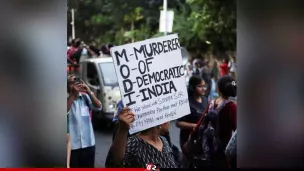 মোদির বিশেষ ঘোষনায় টলেনি ‘তেলাপোকা পার্টি’, পদত্যাগের দাবিতেই অনড়