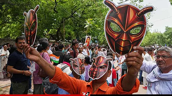 দিল্লি পর এবার পশ্চিমবঙ্গ কাঁপাতে যাচ্ছে ‘ককরোচ জনতা পার্টি’